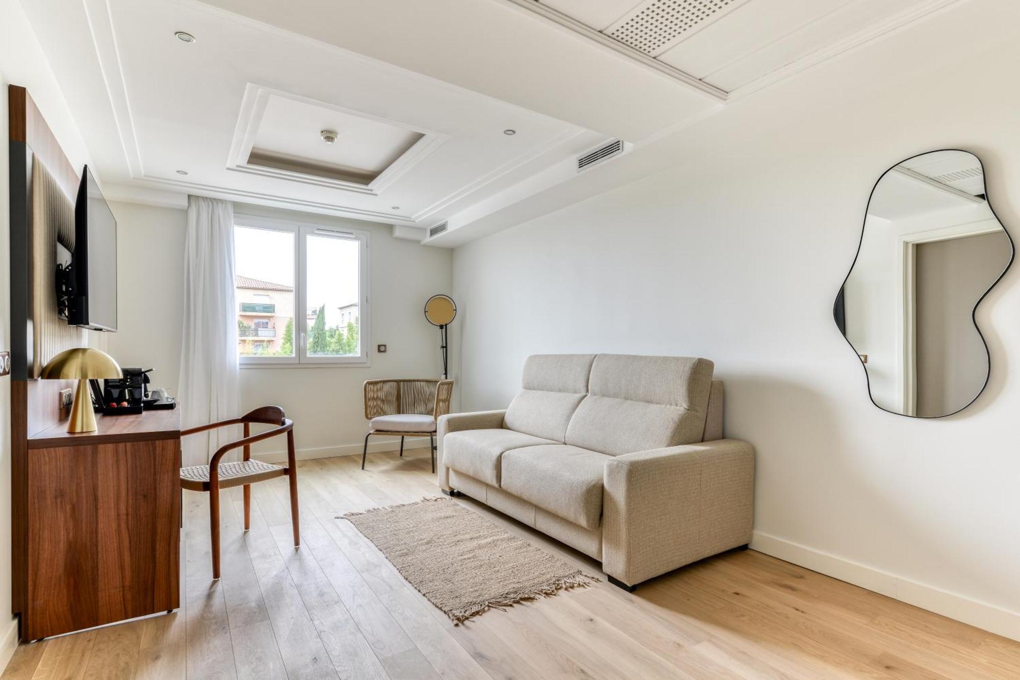Zenitude Hotel La Valadiere, Ascend Hotel Collection Juvignac Εξωτερικό φωτογραφία