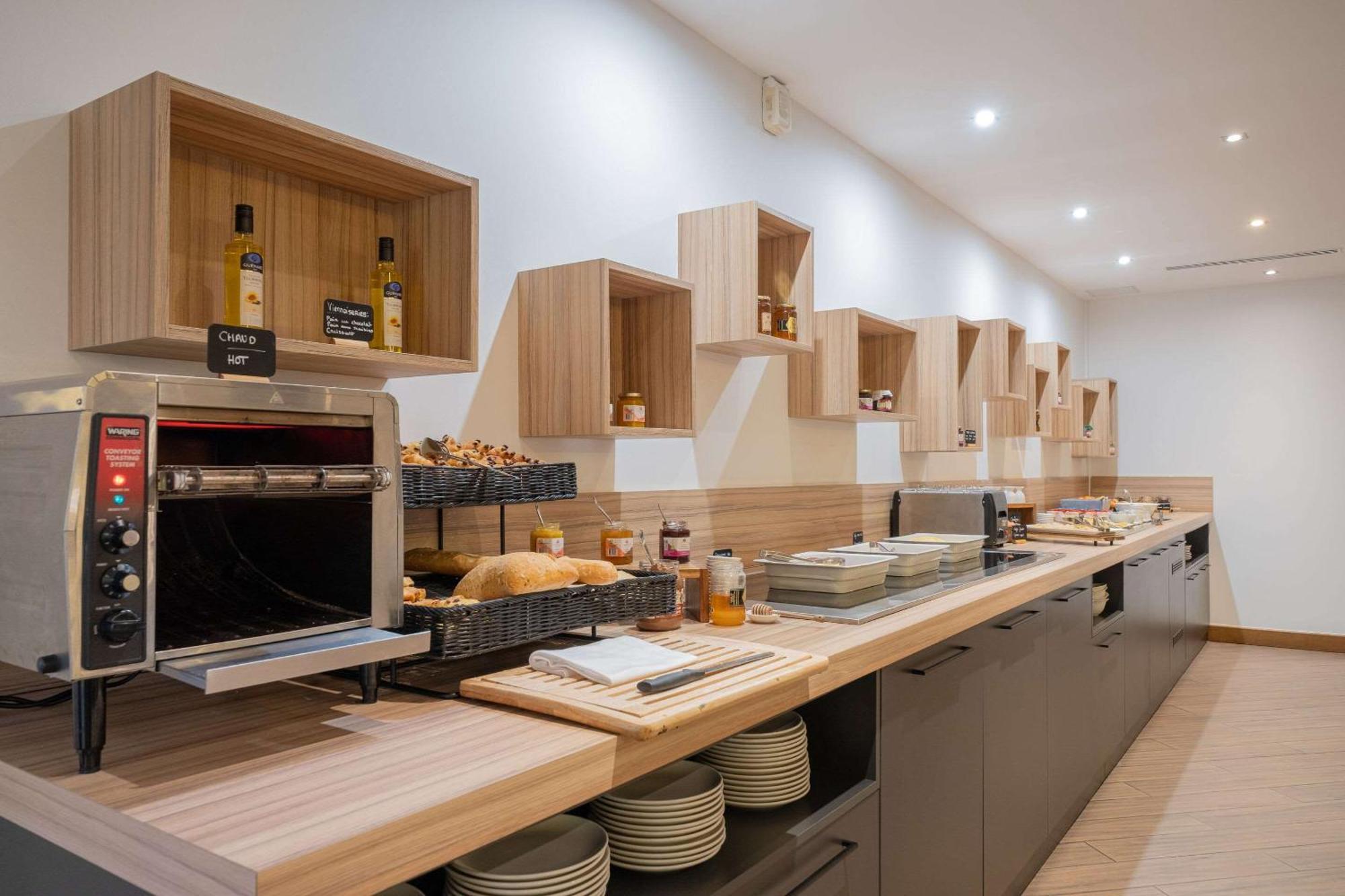 Zenitude Hotel La Valadiere, Ascend Hotel Collection Juvignac Εξωτερικό φωτογραφία