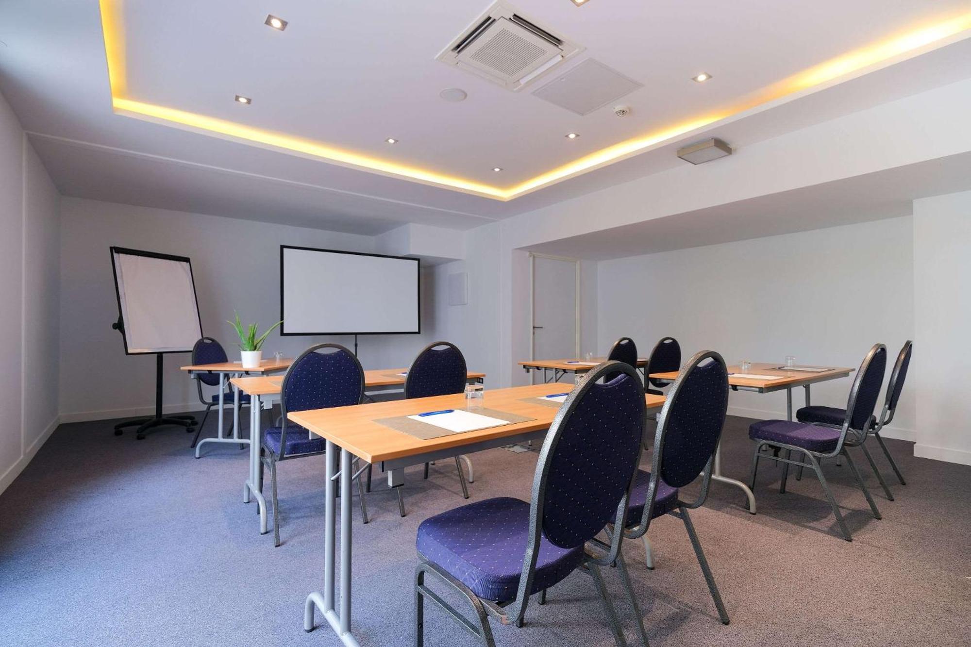 Zenitude Hotel La Valadiere, Ascend Hotel Collection Juvignac Εξωτερικό φωτογραφία