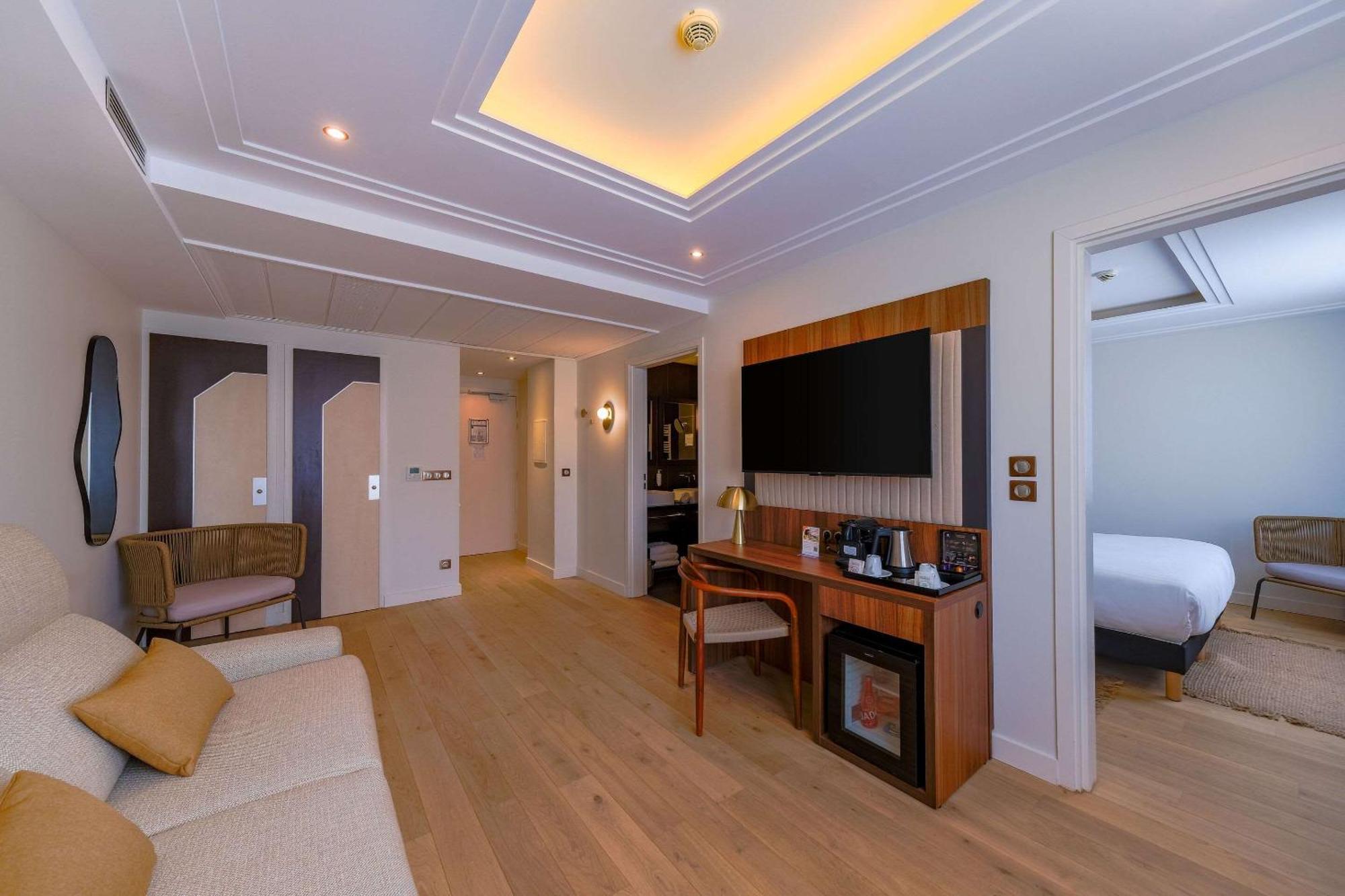 Zenitude Hotel La Valadiere, Ascend Hotel Collection Juvignac Εξωτερικό φωτογραφία